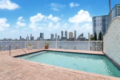 Touwnhouse à louer à North Miami Beach, Floride: 3 chambres, 214.6 m2 № 2275115 - photo 17