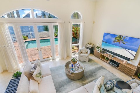 Touwnhouse à louer à North Miami Beach, Floride: 3 chambres, 214.6 m2 № 2275115 - photo 3