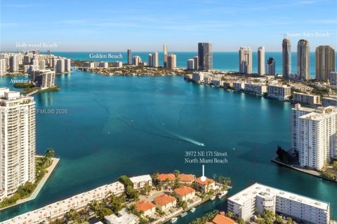 Touwnhouse à louer à North Miami Beach, Floride: 3 chambres, 214.6 m2 № 2275115 - photo 14