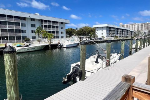 Adosado en venta en North Miami Beach, Florida, 3 dormitorios, 149.57 m2 № 2060544 - foto 10