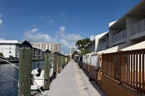 Adosado en venta en North Miami Beach, Florida, 3 dormitorios, 149.57 m2 № 2060544 - foto 2