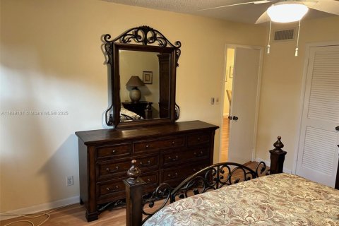 Condominio en venta en Pembroke Pines, Florida, 2 dormitorios, 108.7 m2 № 1825756 - foto 24