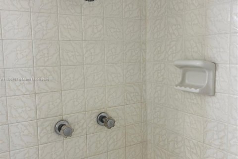 Condominio en venta en Pembroke Pines, Florida, 2 dormitorios, 108.7 m2 № 1825756 - foto 30