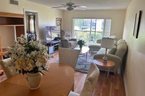Condominio en venta en Pembroke Pines, Florida, 2 dormitorios, 108.7 m2 № 1825756 - foto 2