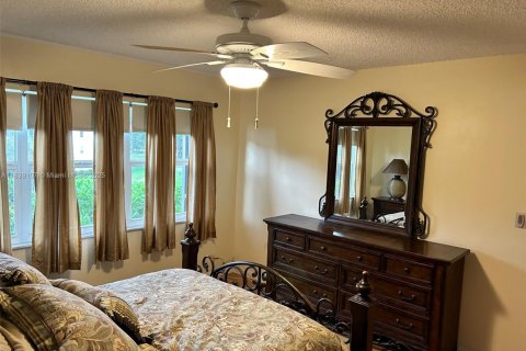 Condominio en venta en Pembroke Pines, Florida, 2 dormitorios, 108.7 m2 № 1825756 - foto 22