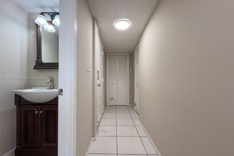 Купить кондоминиум в Плантация, Флорида 1 спальня, 70.61м2, № 2013040 - фото 3