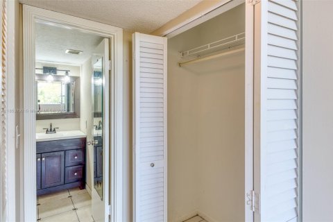 Купить кондоминиум в Плантация, Флорида 1 спальня, 70.61м2, № 2013040 - фото 19