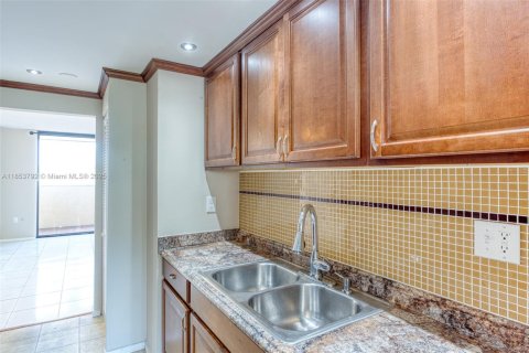 Купить кондоминиум в Плантация, Флорида 1 спальня, 70.61м2, № 2013040 - фото 14