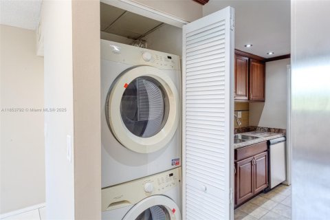 Купить кондоминиум в Плантация, Флорида 1 спальня, 70.61м2, № 2013040 - фото 11