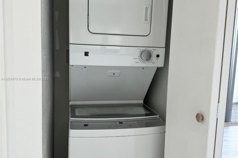 Copropriété à vendre à Miami, Floride: 2 chambres, 91.42 m2 № 1874157 - photo 10
