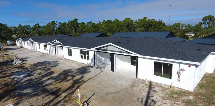 Commercial property in Punta Gorda, Florida 16 bedrooms, 804.91 sq.m. № 2095924