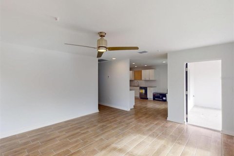 Commercial property in Punta Gorda, Florida 16 bedrooms, 804.91 sq.m. № 2095924 - photo 16