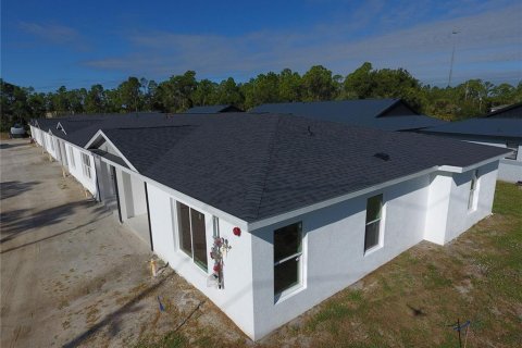 Commercial property in Punta Gorda, Florida 16 bedrooms, 804.91 sq.m. № 2095924 - photo 4
