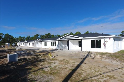 Commercial property in Punta Gorda, Florida 16 bedrooms, 804.91 sq.m. № 2095924 - photo 2