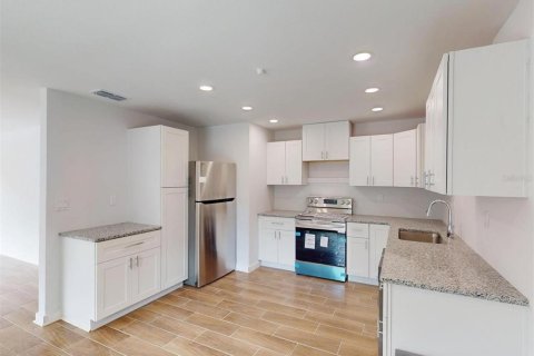 Commercial property in Punta Gorda, Florida 16 bedrooms, 804.91 sq.m. № 2095924 - photo 17