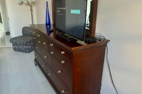 Condominio en alquiler en Miami Beach, Florida, 1 dormitorio, 78.97 m2 № 1957978 - foto 6