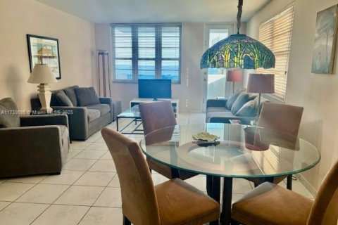 Condominio en alquiler en Miami Beach, Florida, 1 dormitorio, 78.97 m2 № 1957978 - foto 2