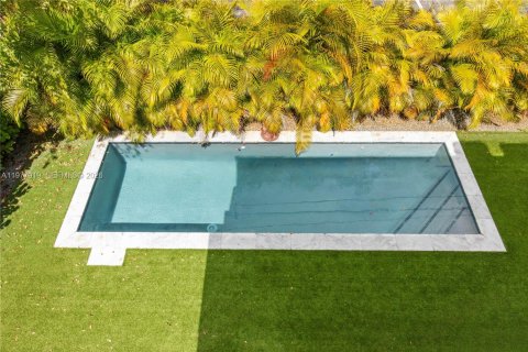 House in Miami, Florida 4 bedrooms, 346.8 sq.m. № 2042548 - photo 28