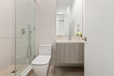 House in Miami, Florida 4 bedrooms, 346.8 sq.m. № 2042548 - photo 19