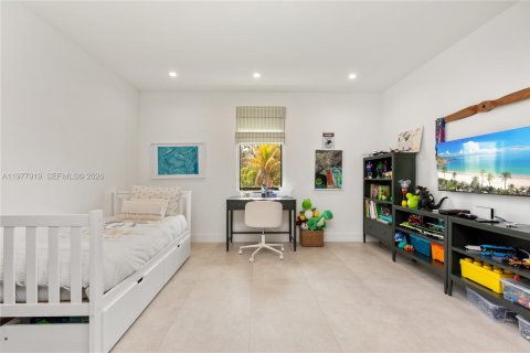 House in Miami, Florida 4 bedrooms, 346.8 sq.m. № 2042548 - photo 29