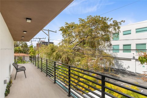 House in Miami, Florida 4 bedrooms, 346.8 sq.m. № 2042548 - photo 27