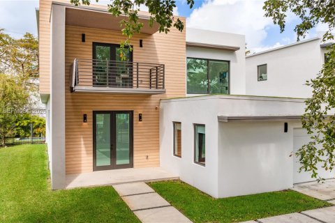 House in Miami, Florida 4 bedrooms, 346.8 sq.m. № 2042548 - photo 3