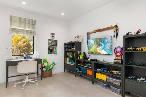 House in Miami, Florida 4 bedrooms, 346.8 sq.m. № 2042548 - photo 30