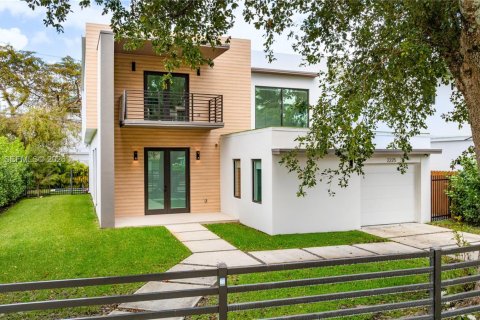 House in Miami, Florida 4 bedrooms, 346.8 sq.m. № 2042548