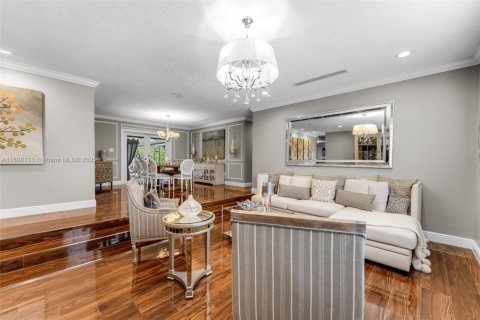 Casa en venta en Miami, Florida, 4 dormitorios, 242.01 m2 № 1745876 - foto 8