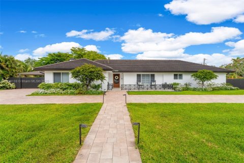 Casa en venta en Miami, Florida, 4 dormitorios, 242.01 m2 № 1745876 - foto 1