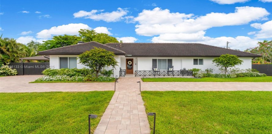 Casa en Miami, Florida 4 dormitorios, 242.01 m2 № 1745876
