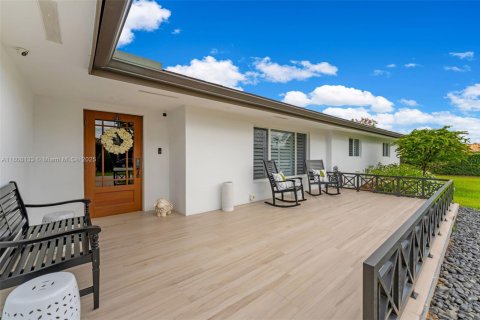 Casa en venta en Miami, Florida, 4 dormitorios, 242.01 m2 № 1745876 - foto 4