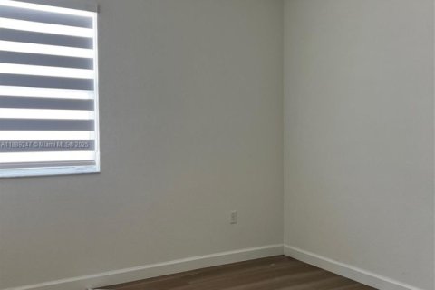 Снять в аренду виллу или дом в Хомстед, Флорида 3 спальни, № 2014519 - фото 26