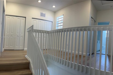 Снять в аренду виллу или дом в Хомстед, Флорида 3 спальни, № 2014519 - фото 12