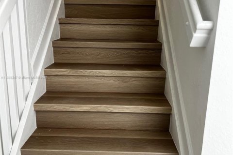 Снять в аренду виллу или дом в Хомстед, Флорида 3 спальни, № 2014519 - фото 11