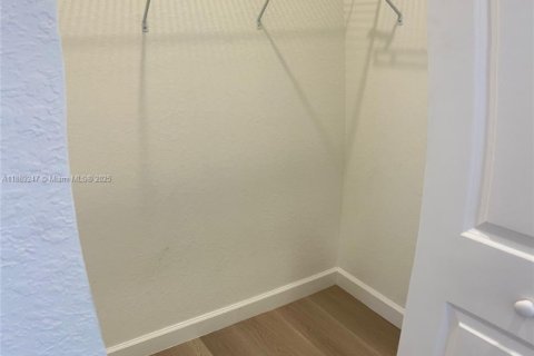 Снять в аренду виллу или дом в Хомстед, Флорида 3 спальни, № 2014519 - фото 16