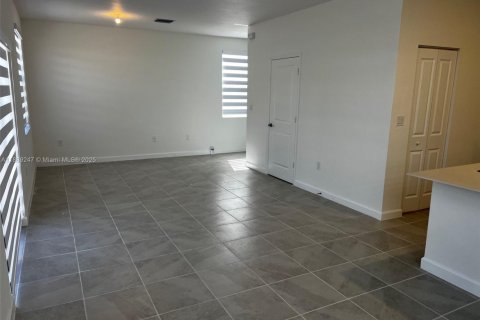 Снять в аренду виллу или дом в Хомстед, Флорида 3 спальни, № 2014519 - фото 5