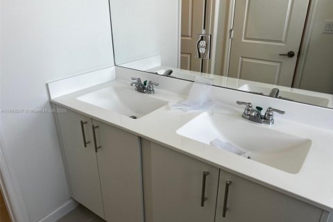 Снять в аренду виллу или дом в Хомстед, Флорида 3 спальни, № 2014519 - фото 22