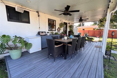 House in Miami Gardens, Florida 3 bedrooms, 98.66 sq.m. № 2067851 - photo 22