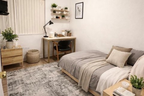 House in Miami Gardens, Florida 3 bedrooms, 98.66 sq.m. № 2067851 - photo 16