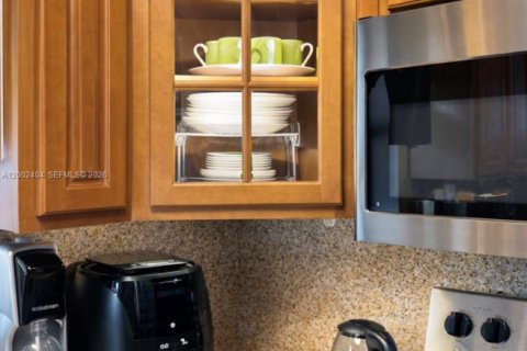 House in Miami Gardens, Florida 3 bedrooms, 98.66 sq.m. № 2067851 - photo 10