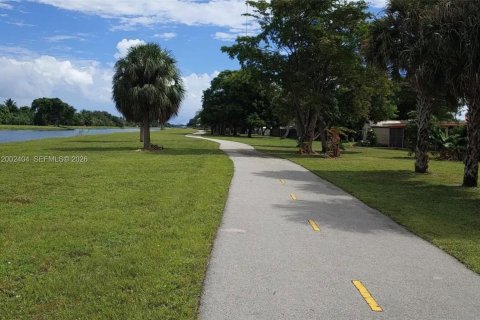 House in Miami Gardens, Florida 3 bedrooms, 98.66 sq.m. № 2067851 - photo 28