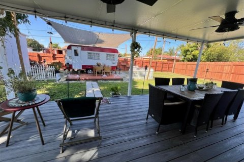 House in Miami Gardens, Florida 3 bedrooms, 98.66 sq.m. № 2067851 - photo 23