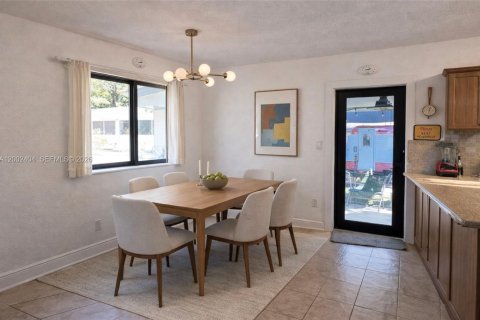 House in Miami Gardens, Florida 3 bedrooms, 98.66 sq.m. № 2067851 - photo 12