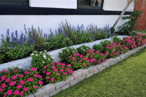 House in Miami Gardens, Florida 3 bedrooms, 98.66 sq.m. № 2067851 - photo 25