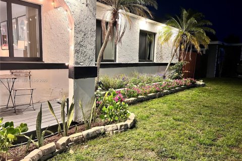 House in Miami Gardens, Florida 3 bedrooms, 98.66 sq.m. № 2067851 - photo 3