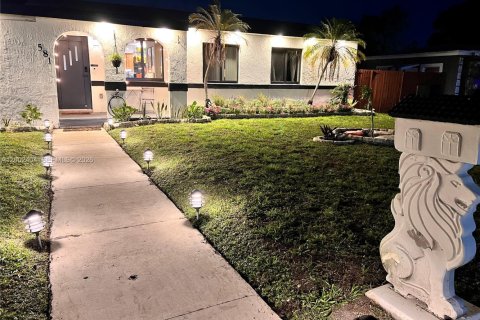 House in Miami Gardens, Florida 3 bedrooms, 98.66 sq.m. № 2067851 - photo 2