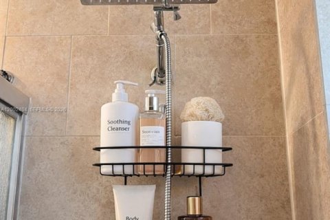 House in Miami Gardens, Florida 3 bedrooms, 98.66 sq.m. № 2067851 - photo 20