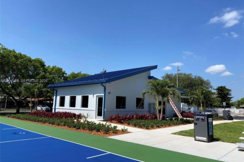 House in Miami Gardens, Florida 3 bedrooms, 98.66 sq.m. № 2067851 - photo 4