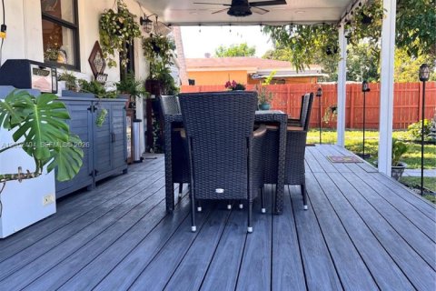 House in Miami Gardens, Florida 3 bedrooms, 98.66 sq.m. № 2067851 - photo 21